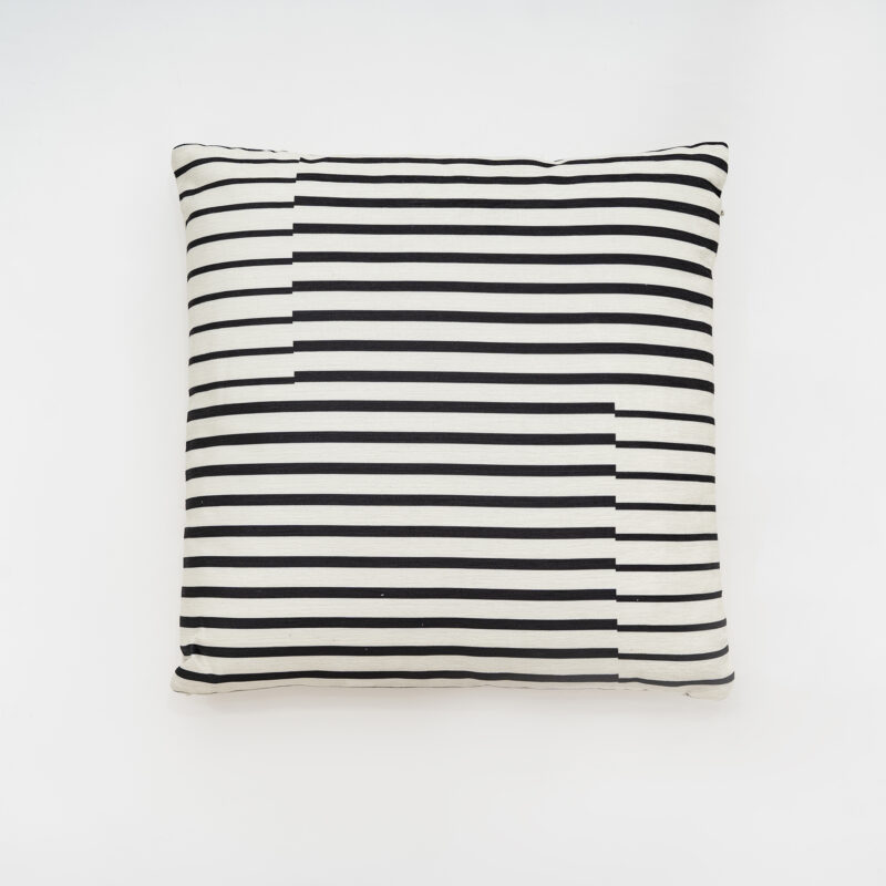 RUL-CUSHION 39BKWH.jpg